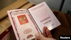 Ruskoj državljanki Eleni Koposovoj naloženo je 2. februara da u roku od 30 dana napusti Srbiju.