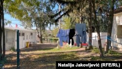 Prazno dvorište kampa za izbeglice u Subotici, 1. novembar 2023.