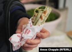 Komad "đingalov kapa" koje se prodaju u Abovjanu, mart 2024.