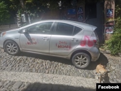 ნატა ფერაძის მანქანაზე დატოვებული წარწერები