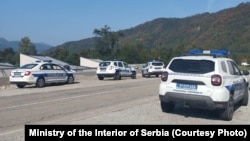 Serbiya polisinin miqrantlara qarşı reydi