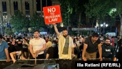 საპროტესტო აქცია რუსთაველის გამზირზე. "არა რუსულ კანონს". 2024 წლის 1 მაისი