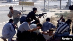 2000 წლის 1 ოქტომბერს, ღაზის სექტორში, პალესტინის პოლიციასა ისრაელის ჯარისკაცებს შორის სროლა მოხდა. ოთხი დღის განმავლობაში შეტაკებების შედეგად დაიღუპა სულ მცირე 19 პალესტინელი და დაიჭრა 700-მდე, დაიღუპა 2 ისრაელელი ჯარისკაცი, ათობით დაიჭრა.