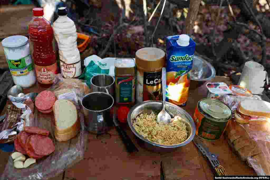 Sto sa hranom za vojnike. &nbsp;