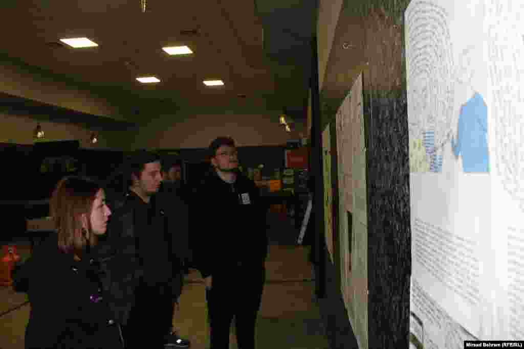 Izložba „Pod okupacijom“ autorica Jane Malyga i Mashe Vyshedsky sastoji se od 50 radova, koji opisuju ratne užase u Ukrajini. Otvorena je do 12. decembra.