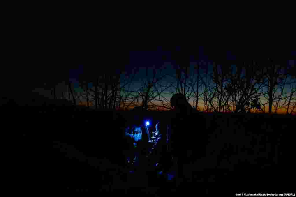 Međutim, nakon što se otkrije ruski položaj, jedinica se mora brzo vratiti u akciju prije nego što se i sami nađu na meti.