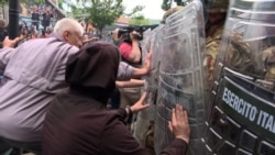 Sukob KFOR-a i demonstranata u Zvečanu Sukob KFOR-a i demonstranata u Zvečanu