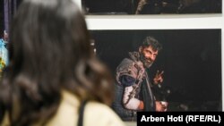 Organizatori izložbe rekli su da su fotografije važan dokument za dokazivanje zločina u Ukrajini.