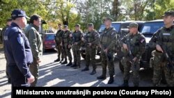 Ministar unutrašnjih poslova Bratislav Gašić sa policijom kod graničnog prelaza Reska sa Mađarskom, 30. oktobar 2023.