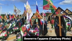 Могилы участников войны в Украине на кладбище в Мурманске