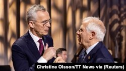 Jens Stoltenberg i Josep Borrell u Stockholmu, Švedska, 8. marta 2023.