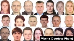 სურათზე ზედა რიგში მარცხნიდან მესამე იური დრაკოხრუსტი, რადიო თავისუფლების ბელარუსული სამსახურის მიმომხილველი 