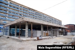 ავლაბრის მეტროს რეაბილიტაცია 2022 წლის ივლისში დაიწყო - მერიის კონტრაქტორ კომპანიასთან ხელშეკრულების ამოწურვამდე 3 დღით ადრე გაირკვა, რომ "ავლაბრის" ვესტიბიულის დასრულებას დამატებითი სამუშაოები სჭირდება და ხელშეკრულება კიდევ 8 თვით გახანგრძლივდა. 22 იანვარი, 2024 წელი