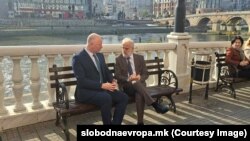 Džaferi i Željaskov pred Arheološkim muzejem u Skoplju, 14. novembar 2023.