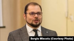 Prof. dr. Sergiu Mişcoiu, politolog şi profesor la Universitatea Babeş-Bolyai din Cluj, director al Centrului de Cooperări Internaţionale al UBB.
