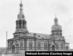 Crkva koju je sagradila ruska ekspedicija u "Sarikamišu, Jermenija" (u današnjoj Turskoj). Sa crkve su kasnije uklonjeni tornjevi i sada je džamija