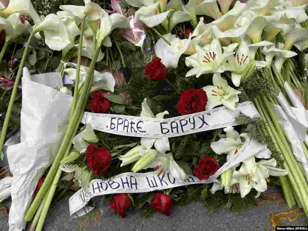 Venac je položila i beogradska osnovna škola "Braće Baruh".