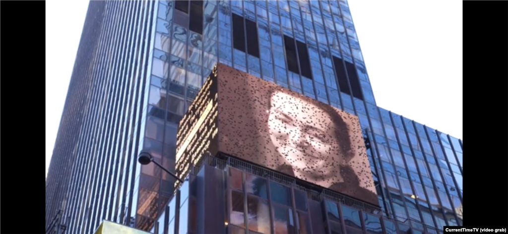 В Нью-Йорке на Таймс Сквер в течение двух часов на одном из мониторов появлялись имена и фотографии одних из самых известных российский политзаключенных, оппозиционеров и журналистов: Алексея Навального, Владимира Кара-Мурзы, Ильи Яшина, а также журналистки Радио Свободы Алсу Курмашевой и репортера Wall Street Journal Эвана Гершковича. Январь 2024 года 