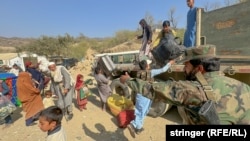 'Sedimo u prljavštini': Avganistanci oterani iz Pakistana muče se da nađu smeštaj