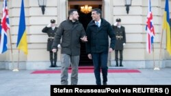 Volodimir Zelenski i Rishi Sunak ispred predsjedničke palače u Kijevu, 12. 1. 2024.