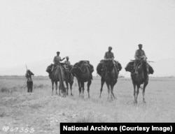 Naoružani jahači kamila u Jermeniji