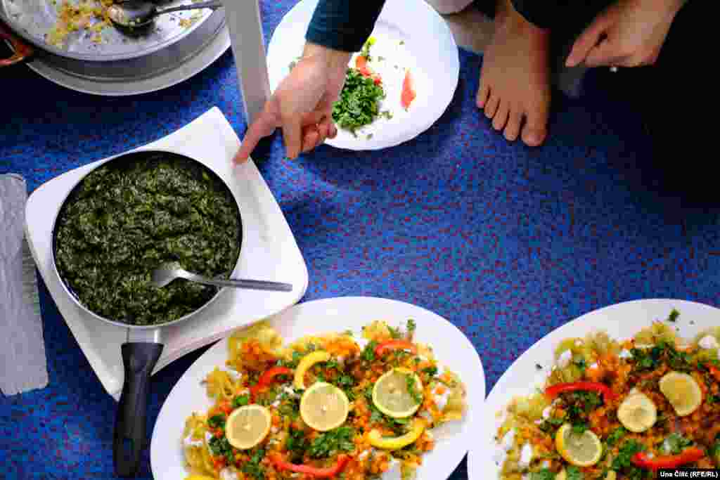 To je prilika i da se cijela porodica, koja također uključuje i njene roditelje i sestre okupi. 