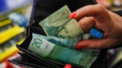 Srbi zabrinuti za svoja primanja uoči zabrane dinara na Kosovu Srbi zabrinuti za svoja primanja uoči zabrane dinara na Kosovu