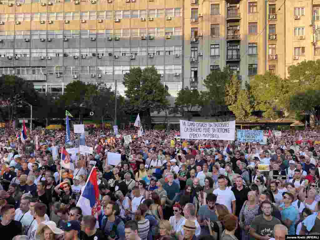 Ekološki aktivisti takođe podsećaju da se kompanija "Rio Tinto" tokom svoje duge istorije suočila sa više optužbi da uništava životnu sredinu ili krši ljudska prava.