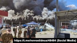 Володимир Зеленський повідомив, що російської атаки зазнав супермаркет та відділення пошти