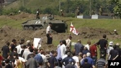 Російські війська залишаються у грузинському порту Поті. Грузини протестують.