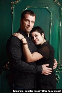 დიანა ისაკოვა მამასთან ერთად.