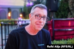 Branko Čečen: Čini mi se da Dokufest svaki put nadrasta ta regionalna neprijateljstva i antagonizme. To neverovatno prija nama koji ne želimo takve stvari, a želimo upravo ovo što je ovaj festival. To je neka vrsta mentalno psihološkog odmora.