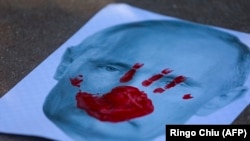 Poster sa antiratnog skupa u Sjedinjenim Državama krajem februara. "Pravi fetiš je Ukrajina", kaže kulturolog i pisac Aleksandar Etkind o tinjajućem revanšističkom naporu Rusije da proširi svoje granice.