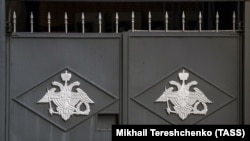 Ворота здания Генштаба в Москве, архив