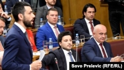 Poslanik DPS Danijel Živković i članovi Vlade Dritana Abazovića. Foto: Savo Prelević 19. avgust 2022.