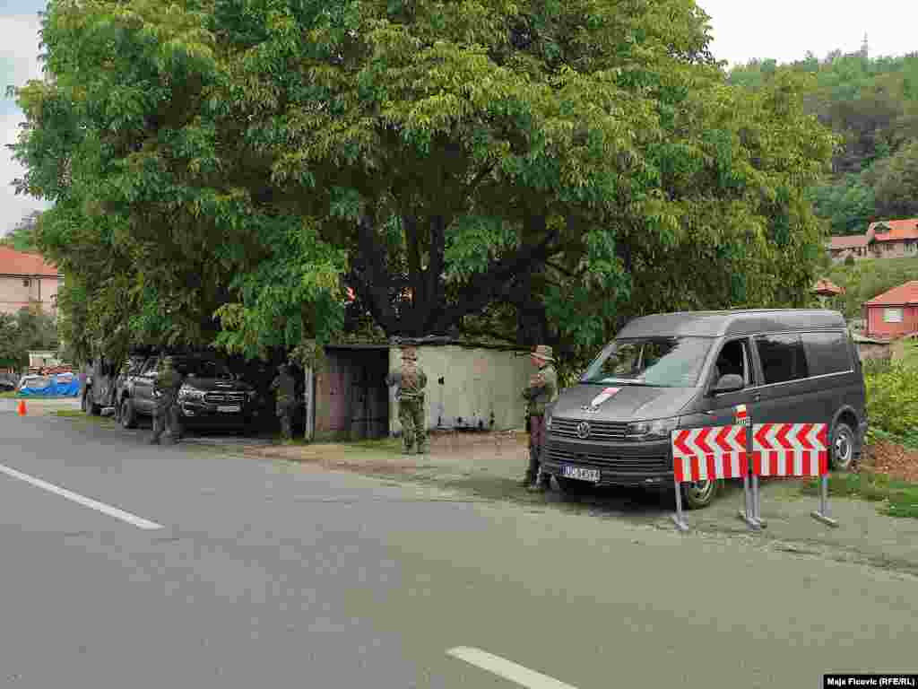 Posle porasta tenzija, kosovski premijer Aljbin Kurti i predsednik Srbije Aleksandar Vučić sastali su se u Briselu, u okviru dijaloga uz posredovanje Evropske unije. Na sastancima održanim 18. avgusta, strane nisu postigle nikakav dogovor u vezi sa registarskim tablicama i dokumentima. Međutim, EU je saopštila da će Kosovo i Srbija nastaviti dijalog o ovim pitanjima, kao i o konačnom dogovoru o punoj normalizaciji odnosa.