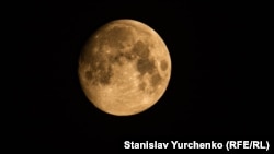 Луна, архивное фото