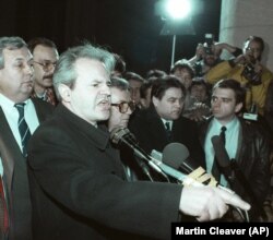 'Ja sam rekao Predsjedništvu: prvo, Milošević (na fotografiji pred okupljenima 1989) i rukovodstvo Srbije su odbili naš zahtjev, a ono je organizovalo miting; drugo, milionski je skup; treće, savezna policija ne može da kontroliše situaciju.'