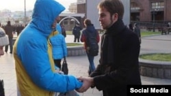 Михаил Конев (справа)