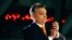 Viktor Orban, premijer Mađarske i lider vladajućeg FIDES-a, na vlasti je od 2010. godine, a u nedelju 3. aprila bori se za još jedan mandat. Na ovoj fotografiji pozdravlja svoje pristalice posle pobede na izborima 6. aprila 2014. 