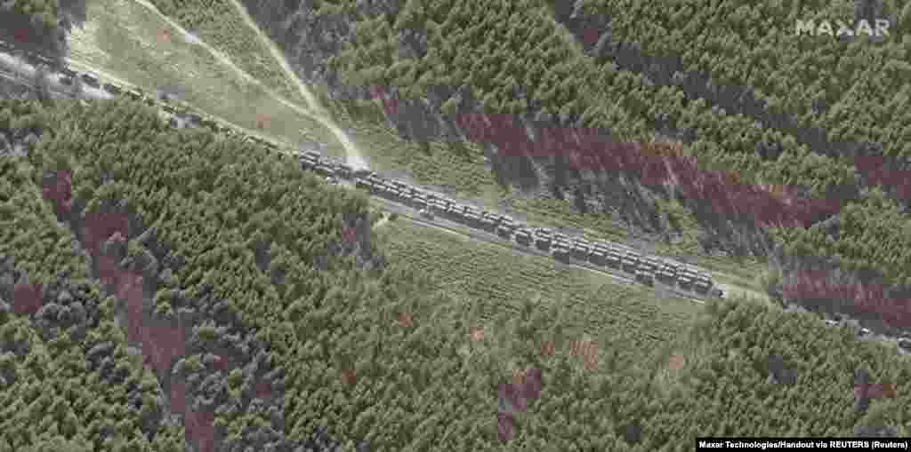 Severni kraj konvoja gde su vozila sa logistikom i za snabdevanje, Ivankiv, 28. februar