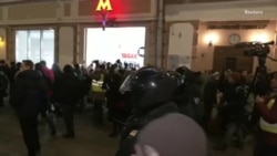 Фрагмент спектакля "Война ещё не началась"  Фрагмент спектакля "Война ещё не началась"