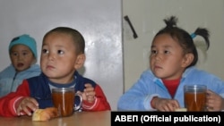 One Kyrgyz villager told RFE/RL that he had to bribe an official at the social-welfare department that registered his kids for child-benefit payments. (illustrative photo)