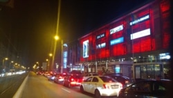 Goana după combustibil. Imaginile unei seri în care românii s-au temut că rămân fără benzină Goana după combustibil. Imaginile unei seri în care românii s-au temut că rămân fără benzină