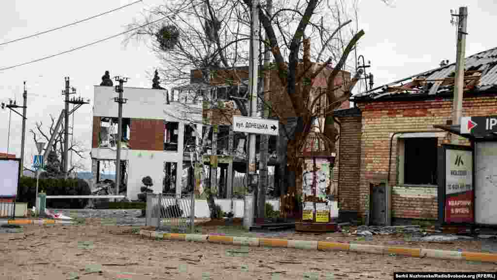 Міністр оборони України Олексій Резніков наголосив, що керівництво держави робить «усе можливе», щоб забезпечити гуманітарні коридори. Ірпінь, Київщина, 7 березня 2022 року