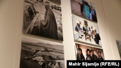 Danas ne može biti očiglednija potreba slobodnih društava i demokratske kulture za pouzdanim novinarstvom i izvještavanjem zasnovanim na dokazima. A potreba da se podrže muškarci i žene koji su spremni izložiti se riziku da nam prenesu užasne priče koje dokumentuju rat, rijetko je bila jasnija - poručili su autori projekta.