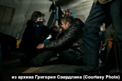 Раздача одежды в "Ночлежке"