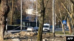 Dron sovjetske proizvodnje, sa ekslozivom i bojama ukrajinske zastave, srušio se u Zagrebu na mjestu sa fotografije nakon što je sedam minuta nadletao teritorij Hrvatske, a prethodno tri minute Rumunije i četrdeset Mađarske. Sve se odigralo u noći 10. ožuljka 2022. 