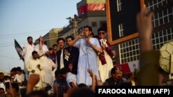 محمد صفدر د ځان تر تسلیمولو مخکې په پېنډۍ کې پلویانو ته وینا وکړه