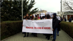 'Homofobe, nije ti mesto u Skupštini' 'Homofobe, nije ti mesto u Skupštini'